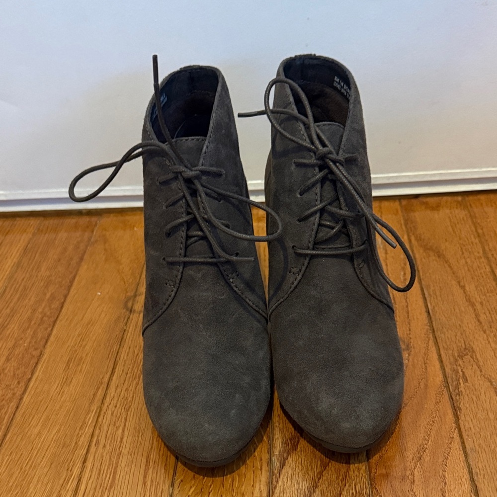 Clark’s dark Gray Lace-Up Ankle Boots